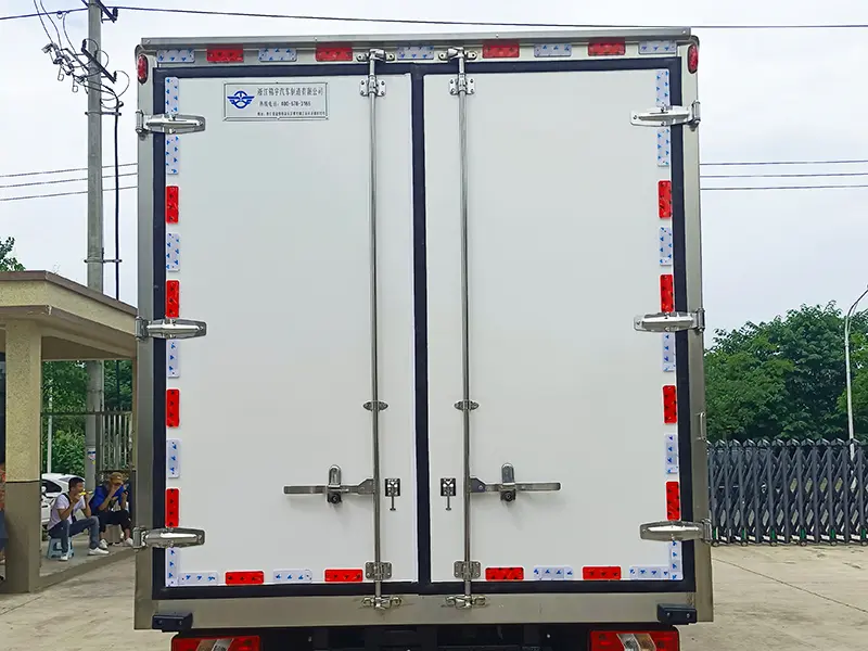 Goldbees Fresh Produce Sorting & Transport Vehicle---Freshness, Capacity, Efficiency (6)