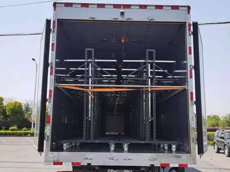 GoldBees Day-old ChickLayer Transport Truck---Fully Enclosed Automated Logistics (12)